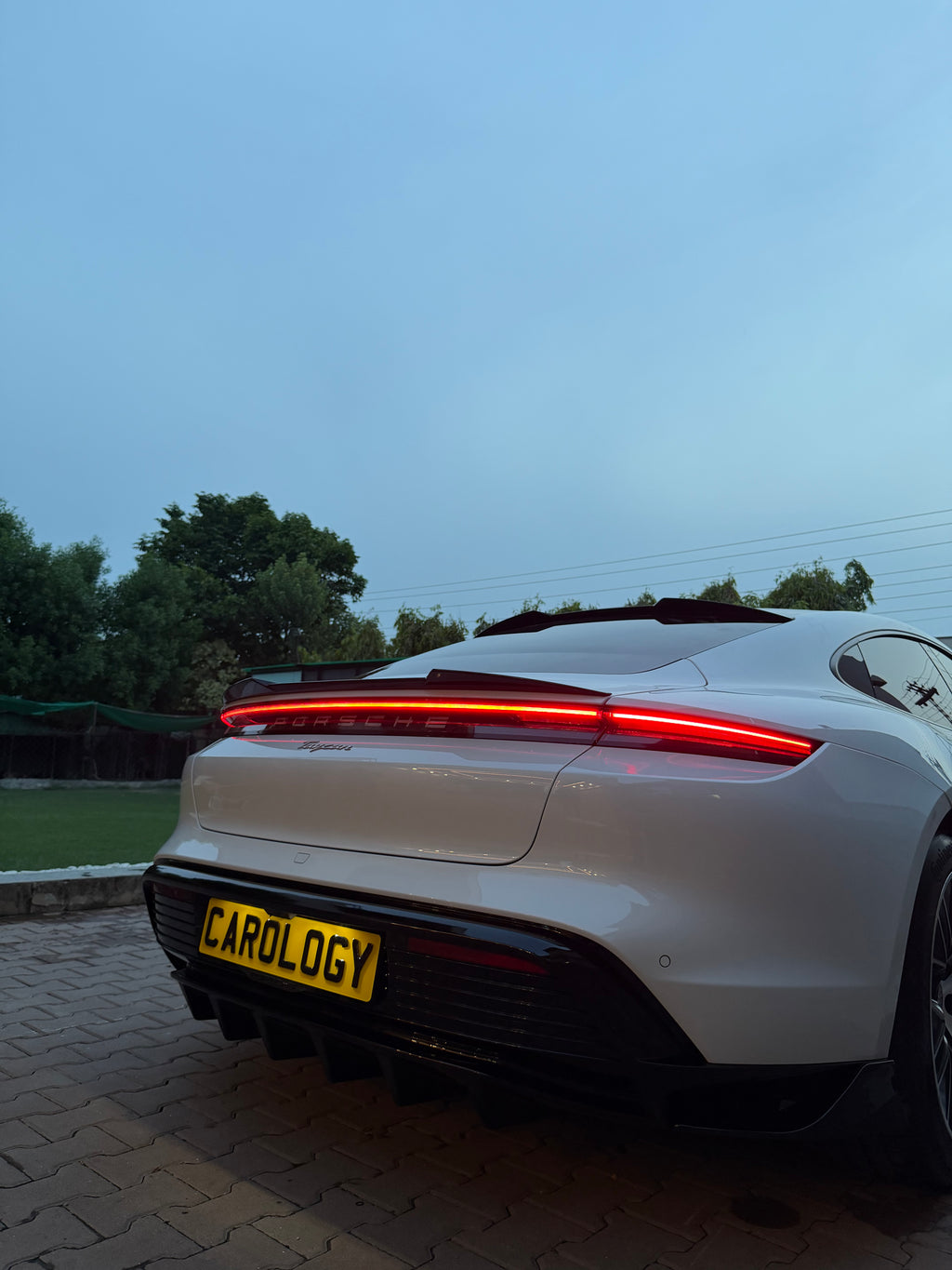 Porsche Taycan Spoiler