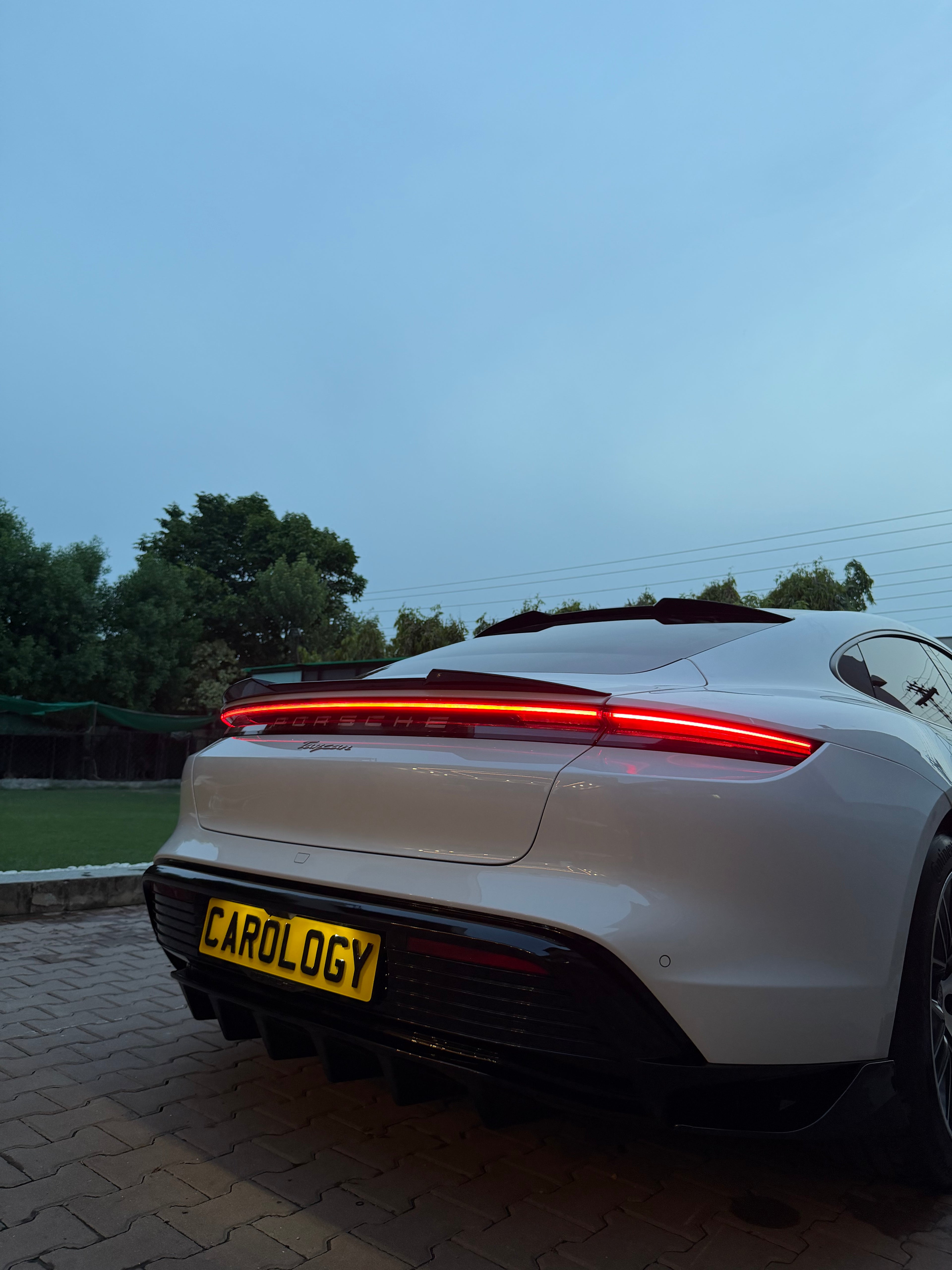 Porsche Taycan Spoiler