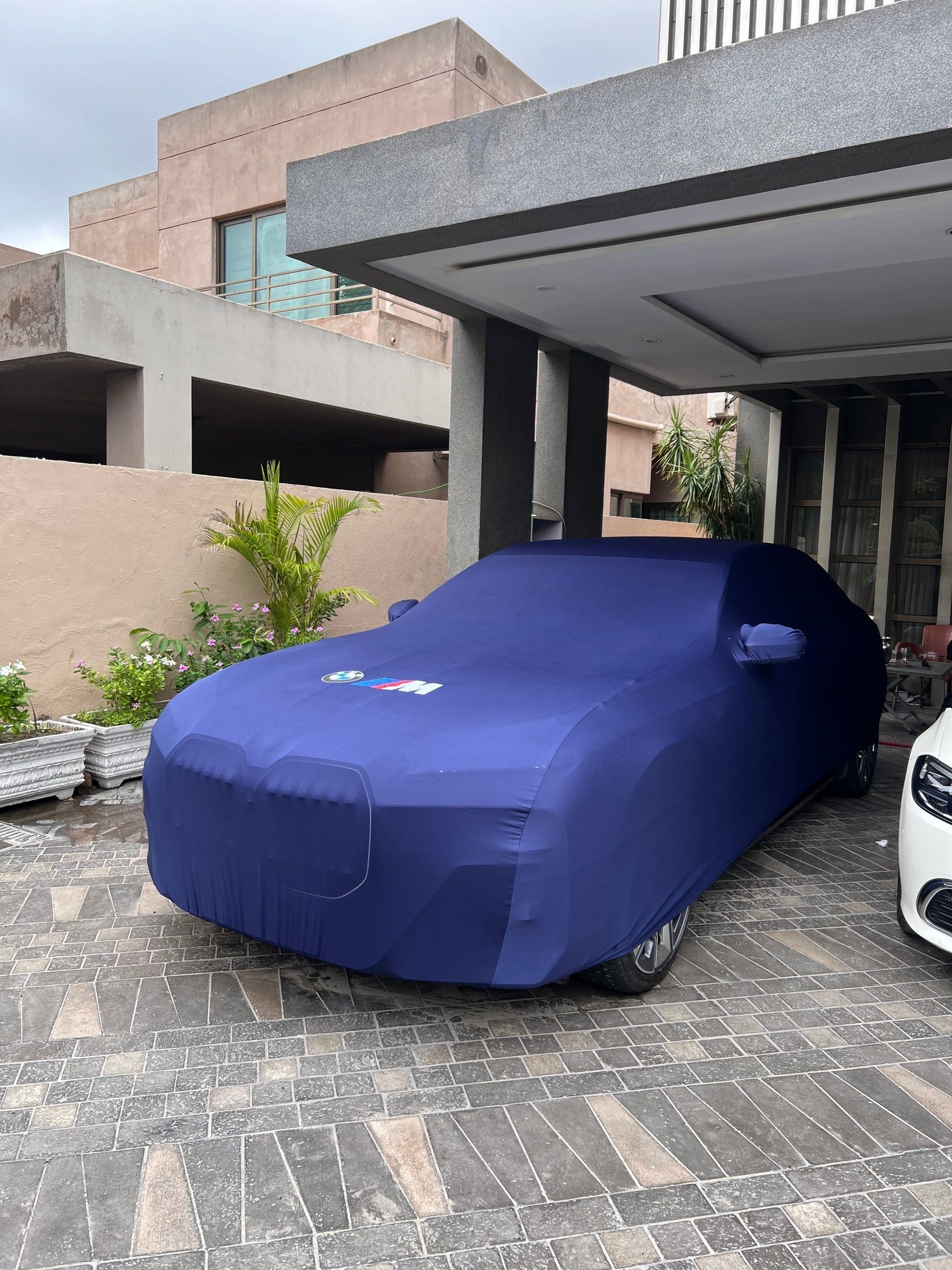 BMW i7 Top Cover