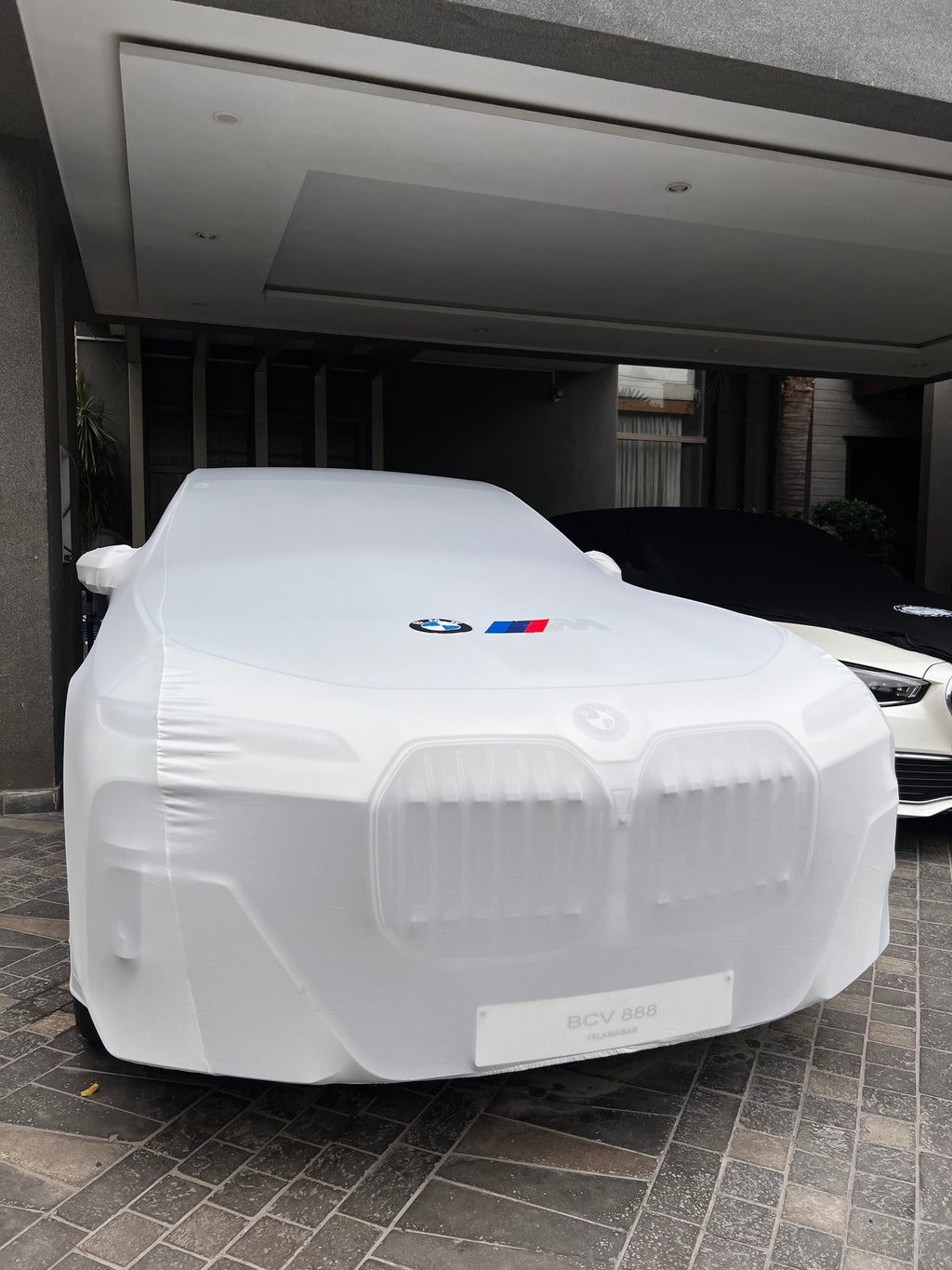 BMW i7 Top Cover