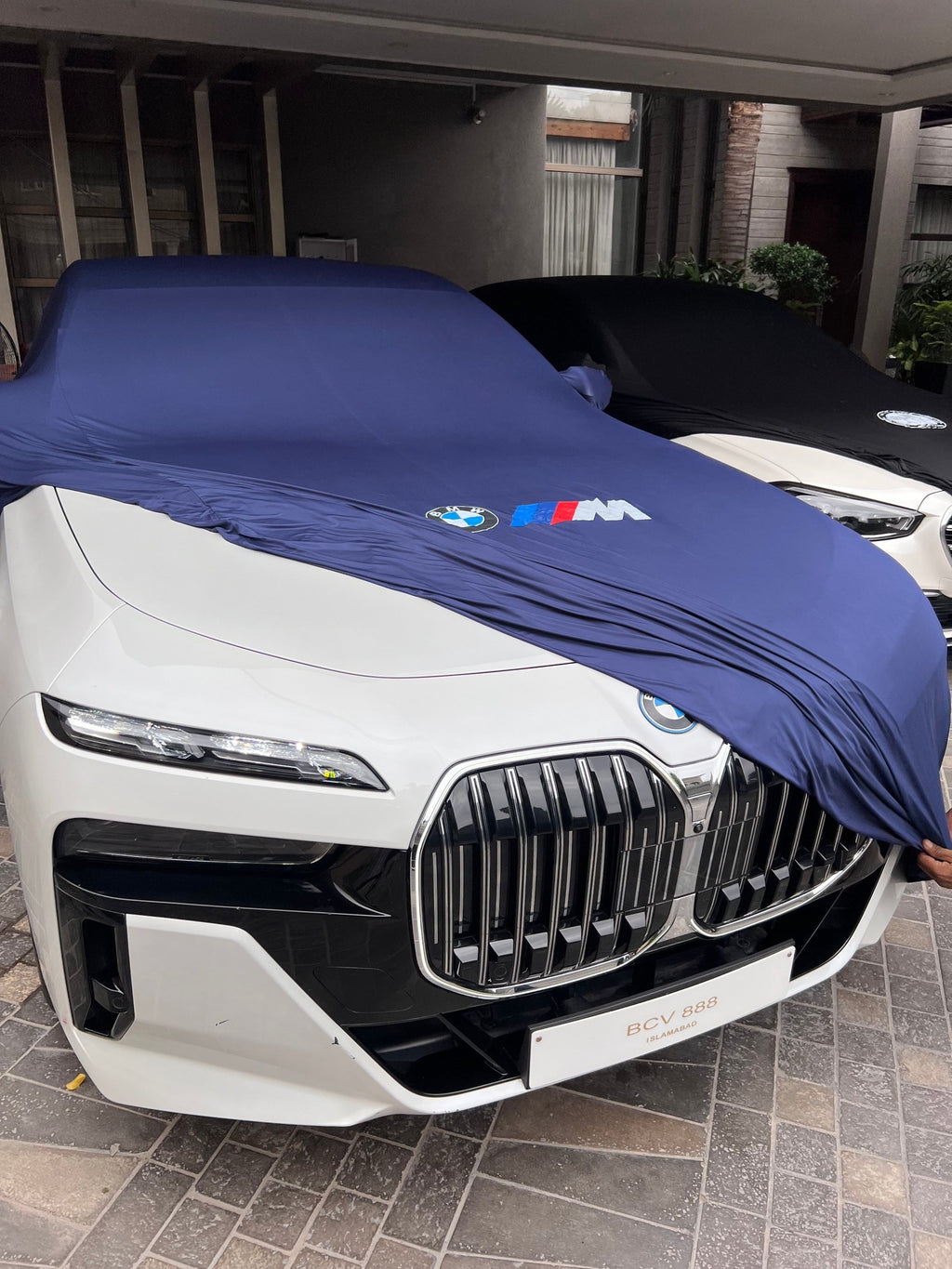 BMW i7 Top Cover