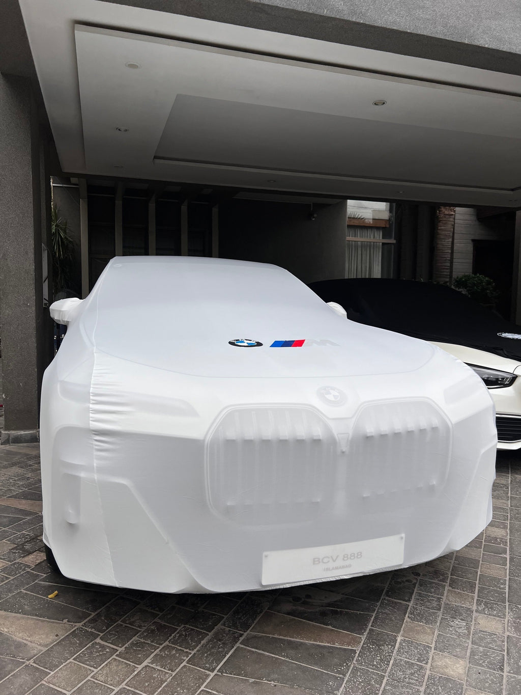 BMW i7 Top Cover