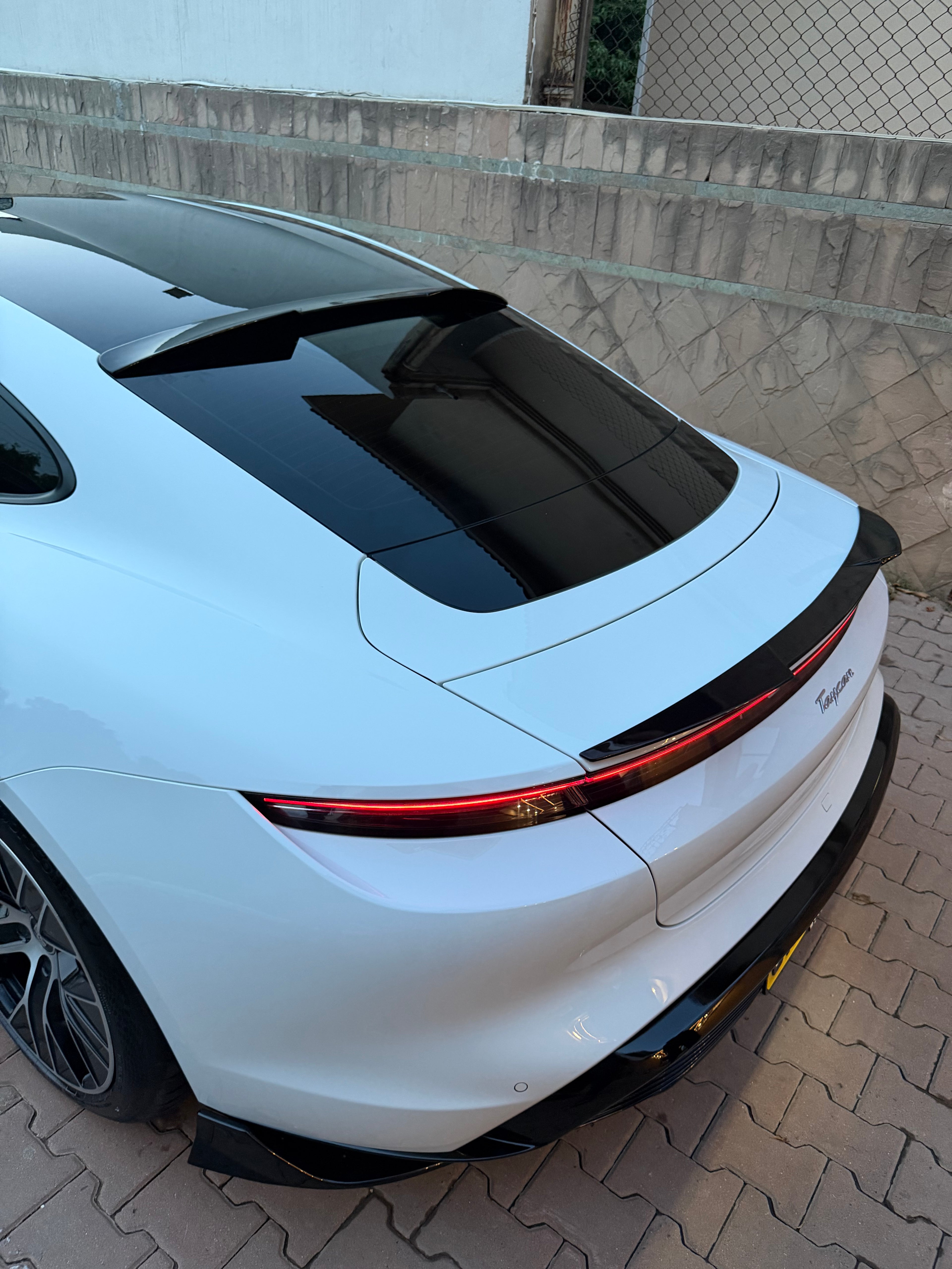 Porsche Taycan Spoiler